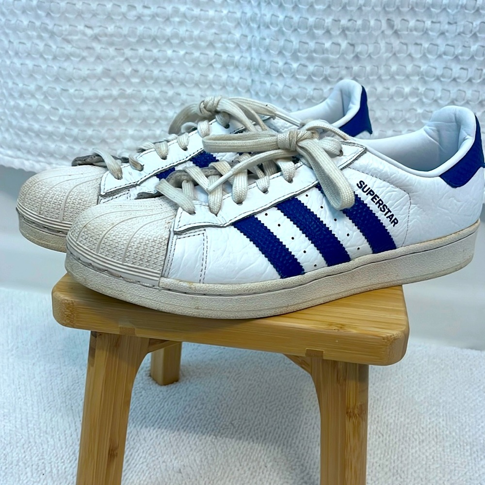 Adidas Shell Toe Superstar men’s sneakers.  Size 8
